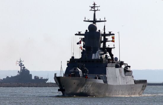 Baltic Fleet ships set out to sea for Zapad 2017 military exercise