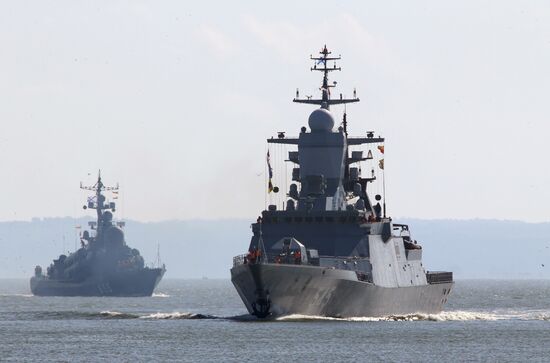 Baltic Fleet ships set out to sea for Zapad 2017 military exercise