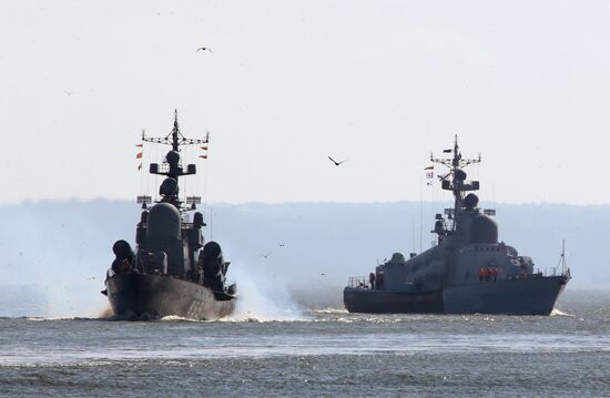 Baltic Fleet ships set out to sea for Zapad 2017 military exercise