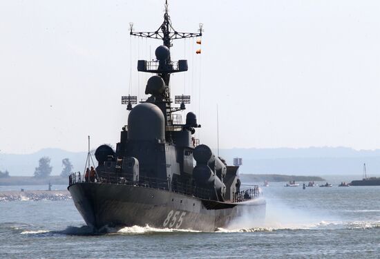 Baltic Fleet ships set out to sea for Zapad 2017 military exercise