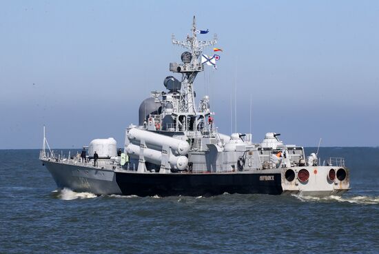 Baltic Fleet ships set out to sea for Zapad 2017 military exercise