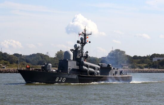Baltic Fleet ships set out to sea for Zapad 2017 military exercise