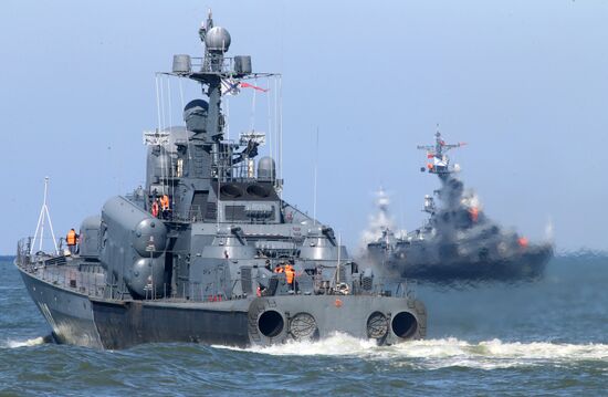 Baltic Fleet ships set out to sea for Zapad 2017 military exercise