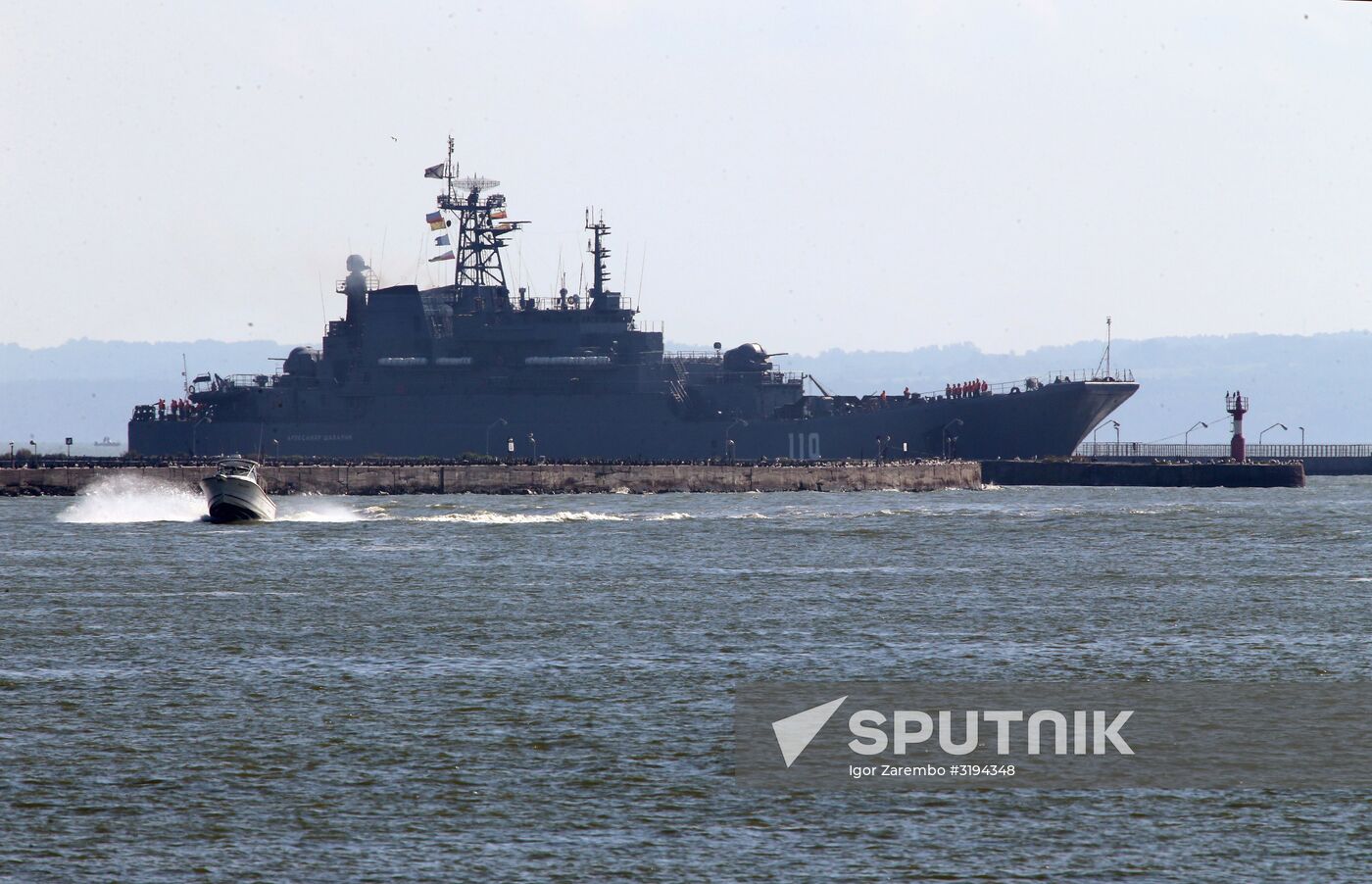 Baltic Fleet ships set out to sea for Zapad 2017 military exercise
