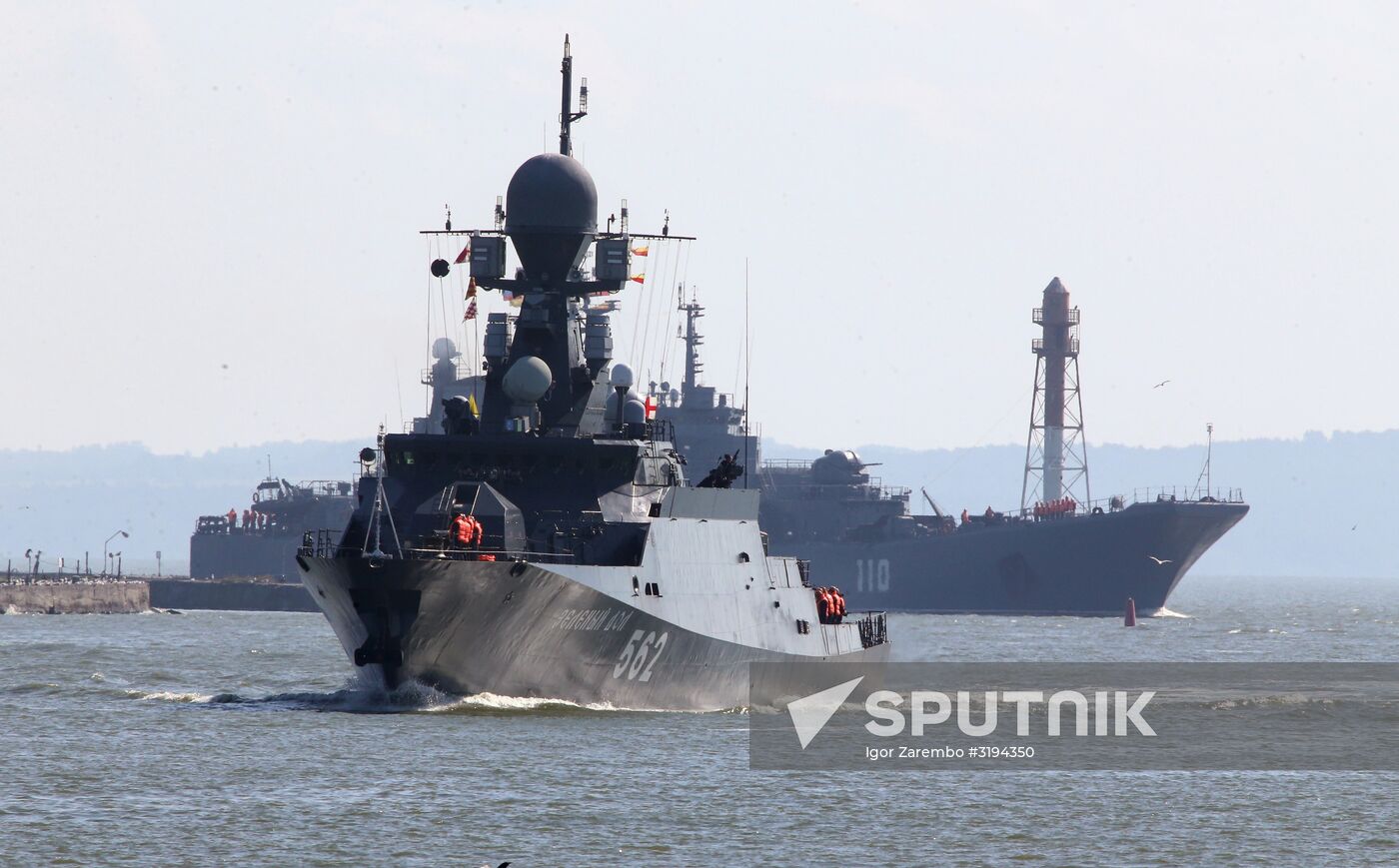 Baltic Fleet ships set out to sea for Zapad 2017 military exercise