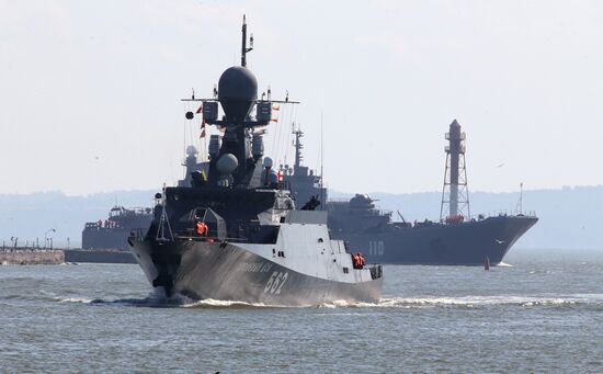 Baltic Fleet ships set out to sea for Zapad 2017 military exercise