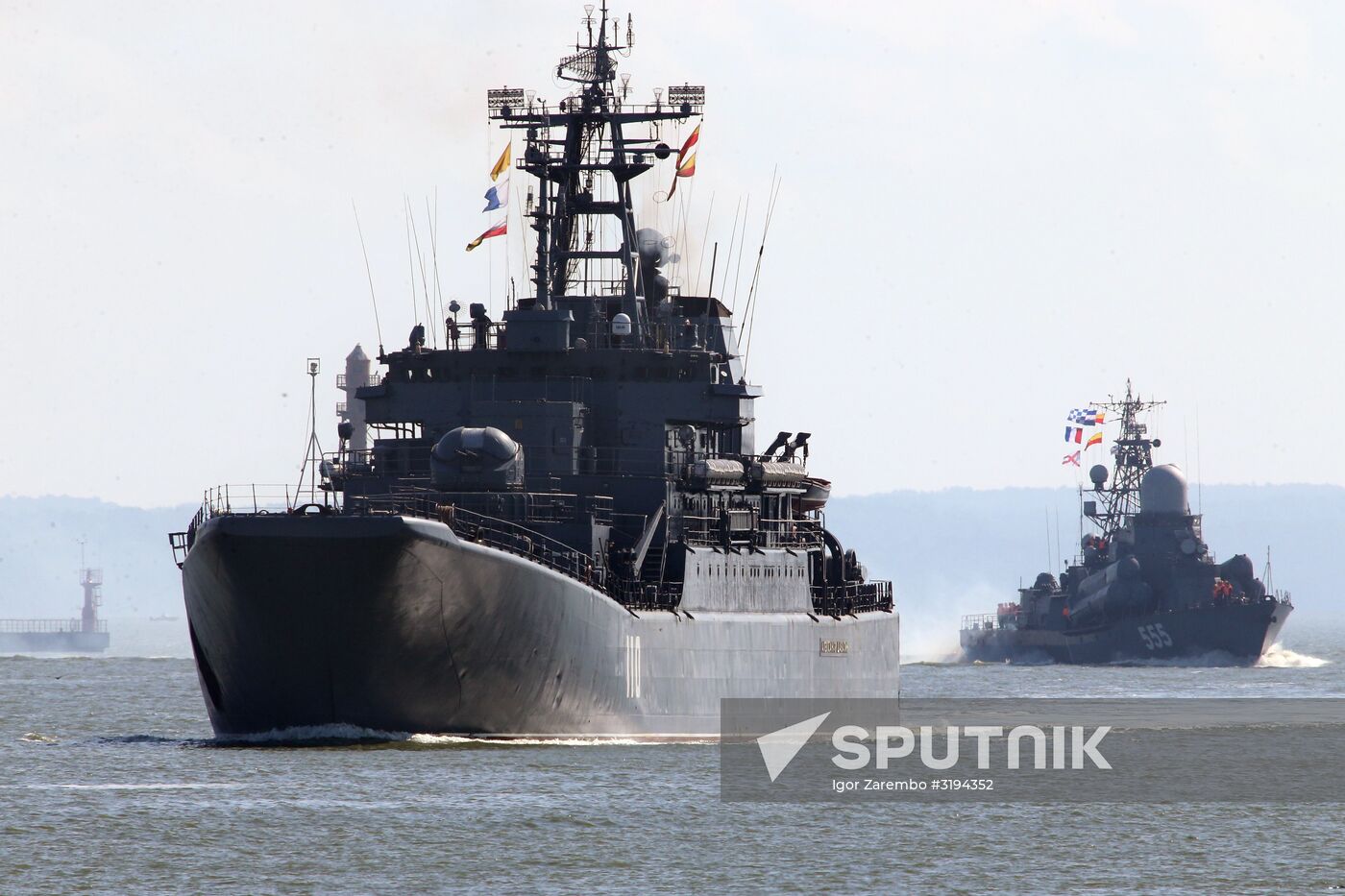 Baltic Fleet ships set out to sea for Zapad 2017 military exercise