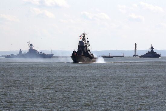 Baltic Fleet ships set out to sea for Zapad 2017 military exercise