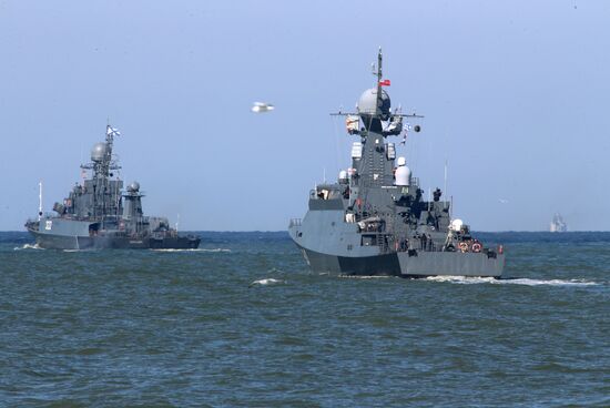 Baltic Fleet ships set out to sea for Zapad 2017 military exercise