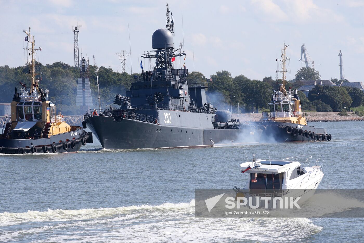 Baltic Fleet ships set out to sea for Zapad 2017 military exercise