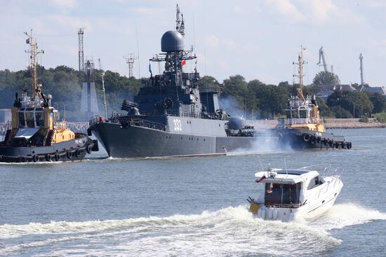 Baltic Fleet ships set out to sea for Zapad 2017 military exercise