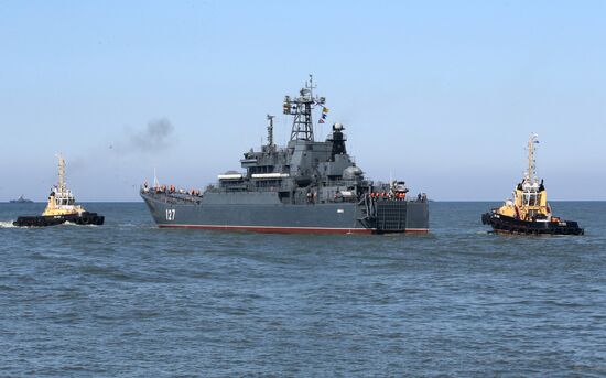 Baltic Fleet ships set out to sea for Zapad 2017 military exercise