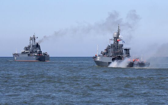 Baltic Fleet ships set out to sea for Zapad 2017 military exercise