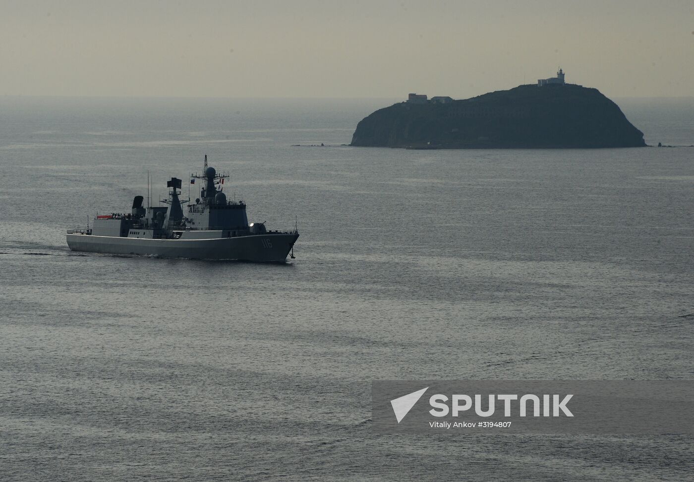 Chinese warships arrive in Vladivostok