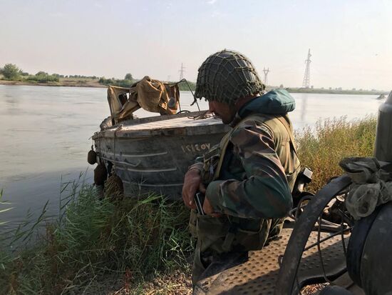 Syrian Army crosses Euphrates River east of Deir ez-Zor