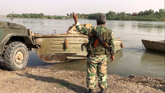 Syrian Army crosses Euphrates River east of Deir ez-Zor