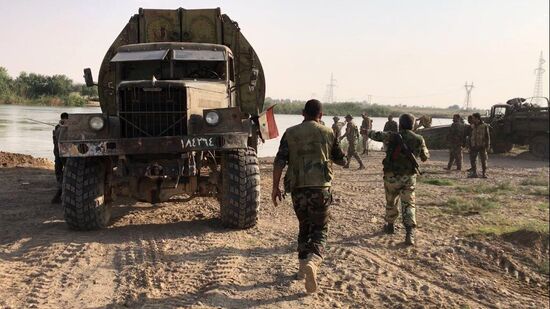 Syrian Army crosses Euphrates River east of Deir ez-Zor