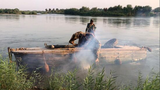 Syrian Army crosses Euphrates River east of Deir ez-Zor