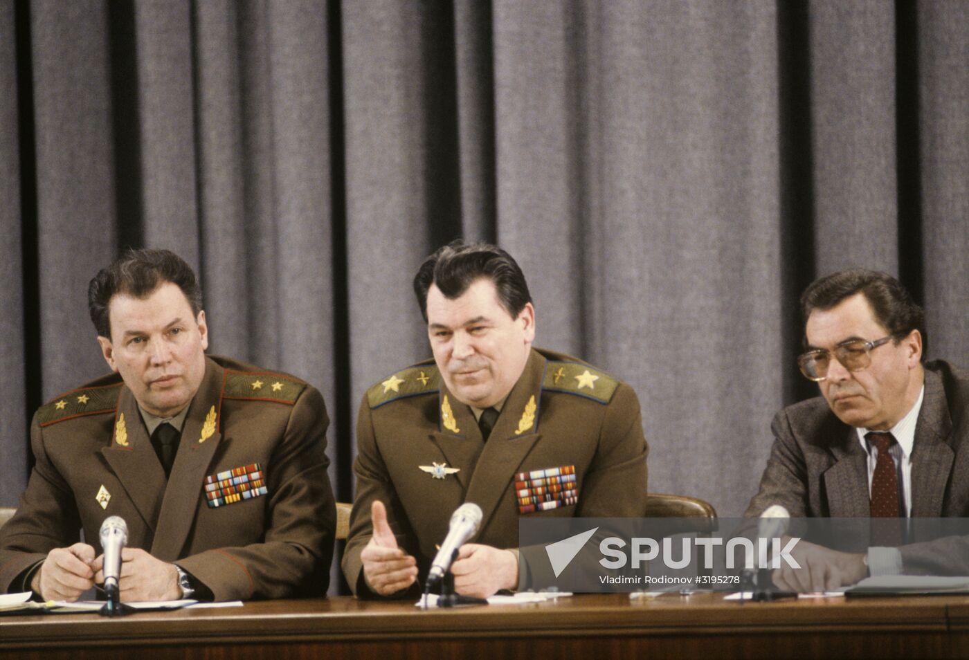 Commander-in-Chief of CIS Armed Forces Yevgeny Shaposhnikov