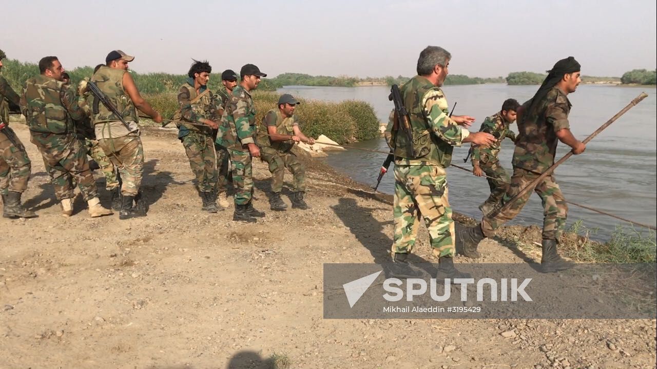 Syrian Army crosses Euphrates River east of Deir ez-Zor