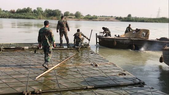 Syrian Army crosses Euphrates River east of Deir ez-Zor