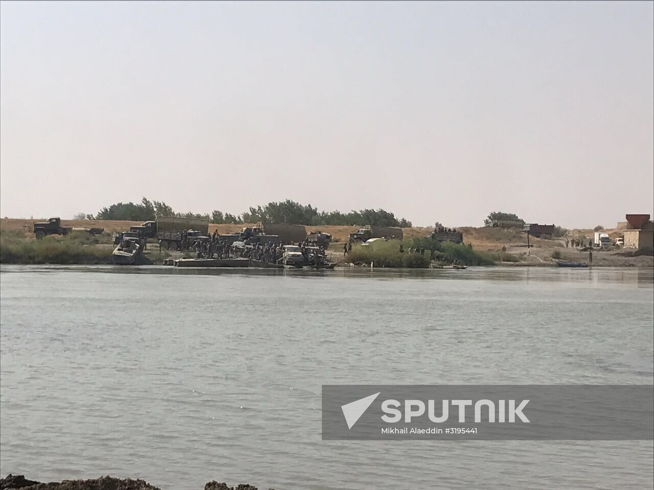 Syrian Army crosses Euphrates River east of Deir ez-Zor