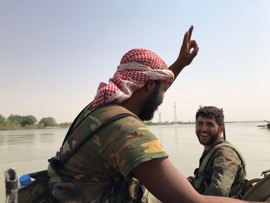 Syrian Army crosses Euphrates River east of Deir ez-Zor