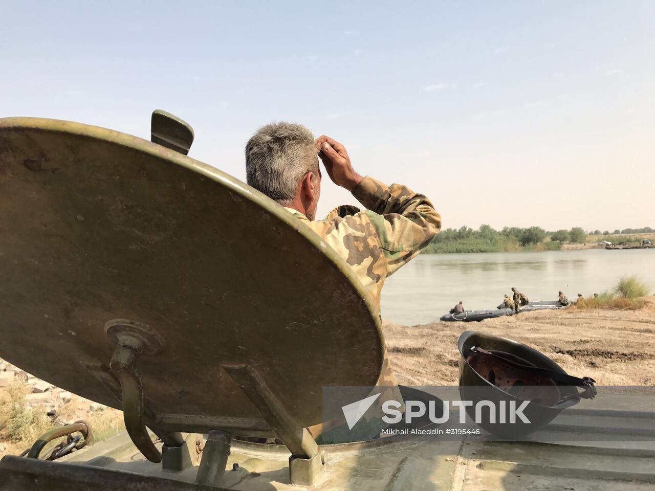 Syrian Army crosses Euphrates River east of Deir ez-Zor