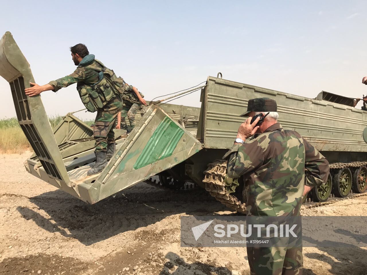 Syrian Army crosses Euphrates River east of Deir ez-Zor