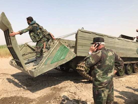 Syrian Army crosses Euphrates River east of Deir ez-Zor