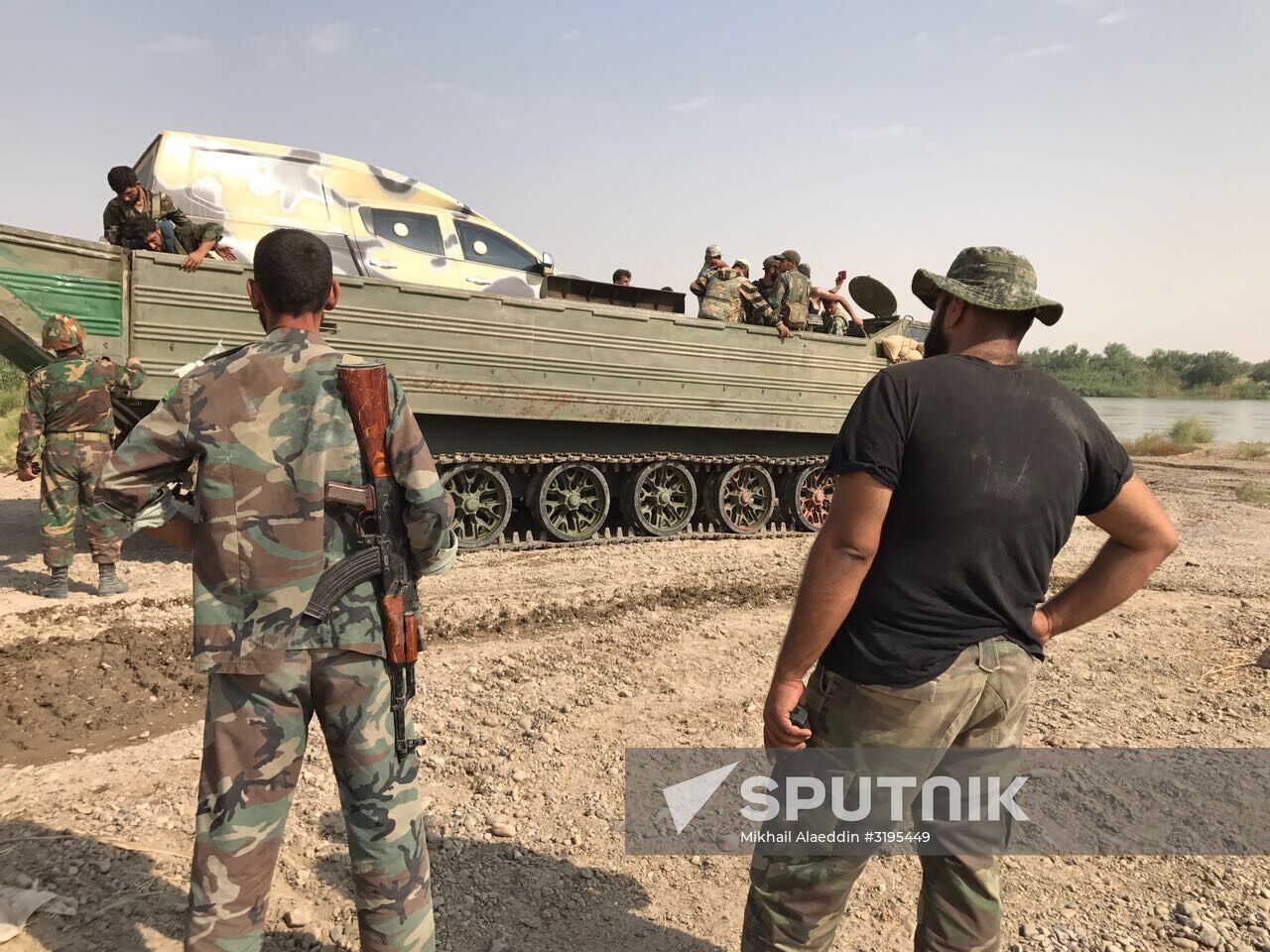 Syrian Army crosses Euphrates River east of Deir ez-Zor