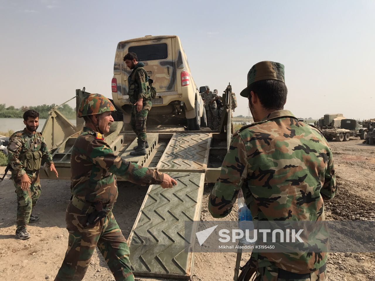 Syrian Army crosses Euphrates River east of Deir ez-Zor