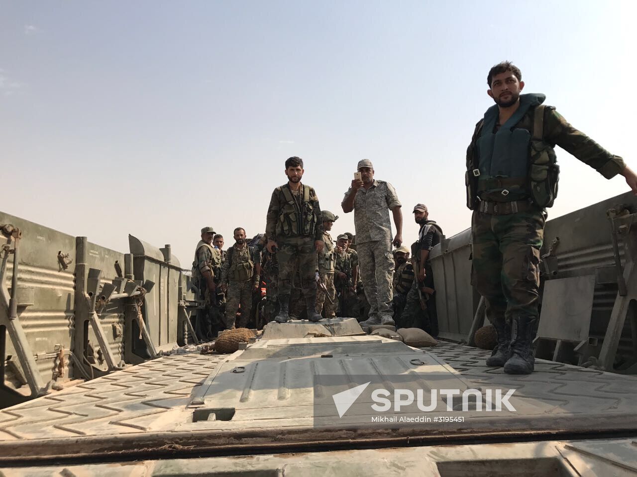 Syrian Army crosses Euphrates River east of Deir ez-Zor