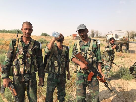 Syrian Army crosses Euphrates River east of Deir ez-Zor