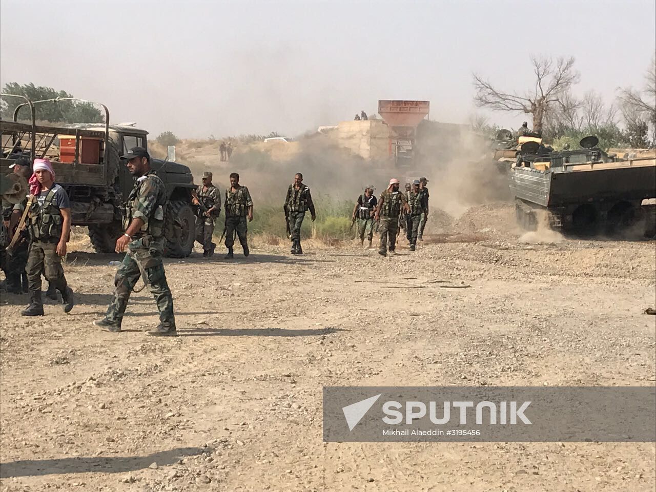 Syrian Army crosses Euphrates River east of Deir ez-Zor