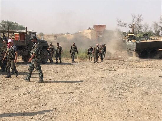 Syrian Army crosses Euphrates River east of Deir ez-Zor