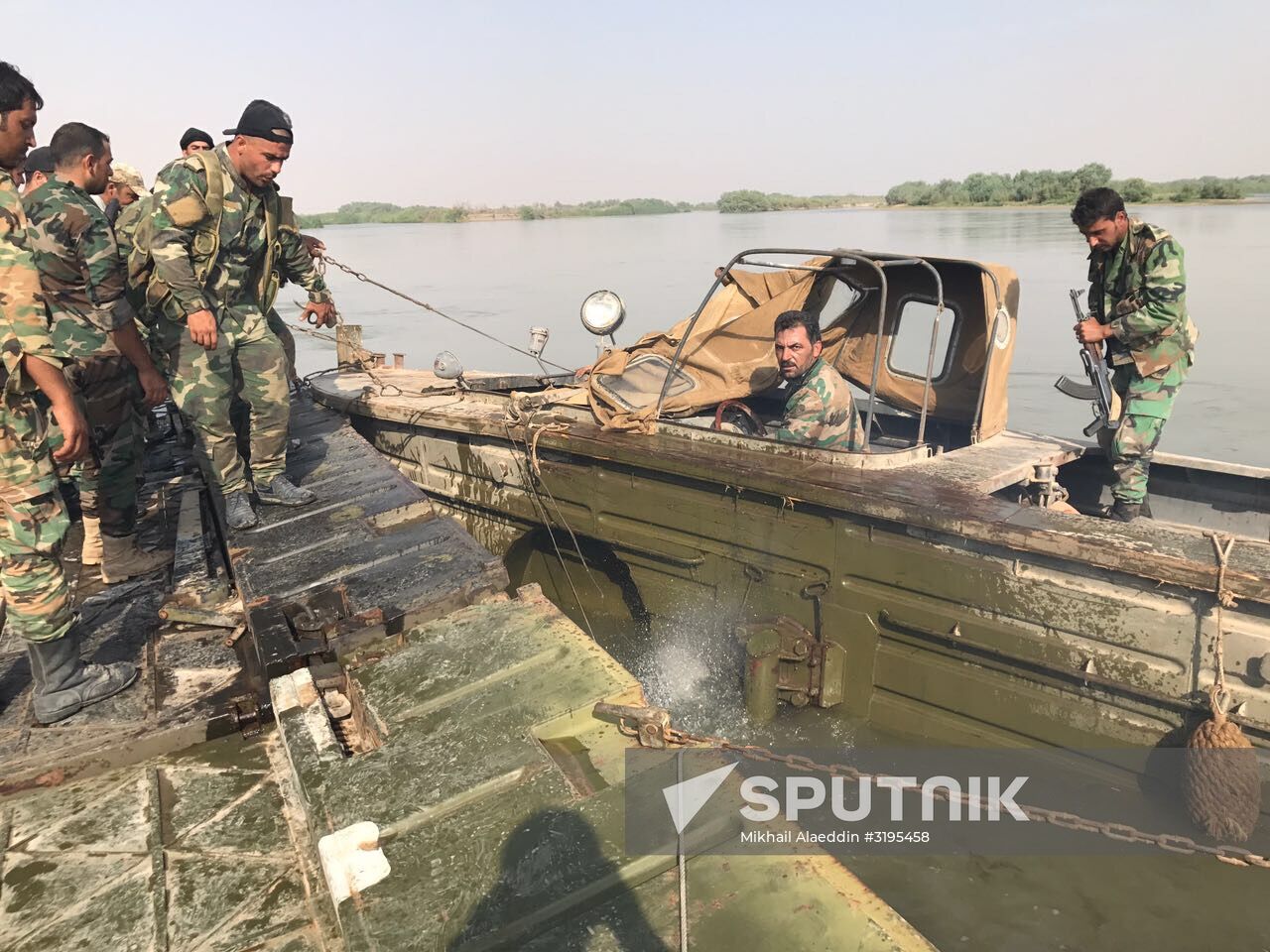 Syrian Army crosses Euphrates River east of Deir ez-Zor