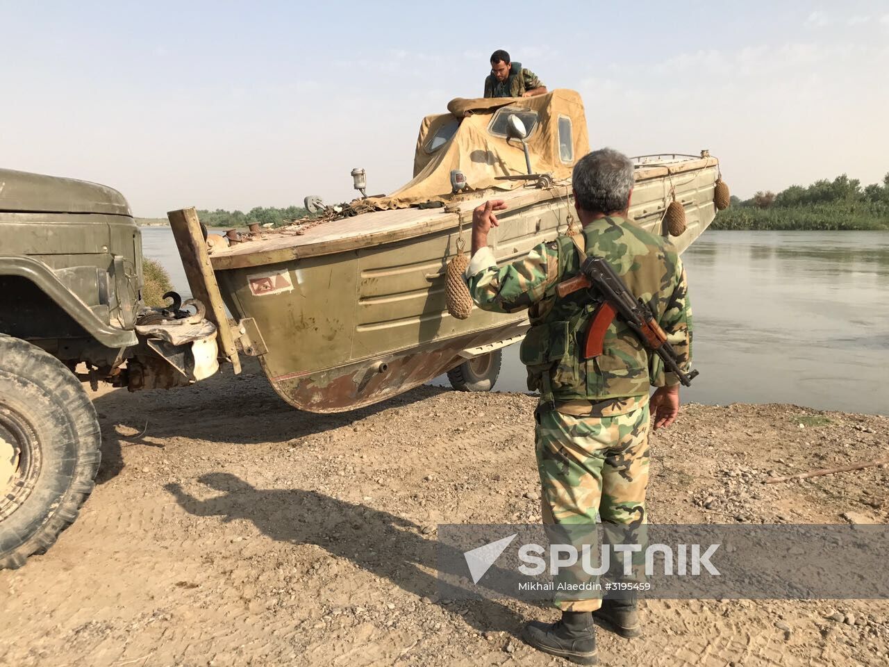 Syrian Army crosses Euphrates River east of Deir ez-Zor