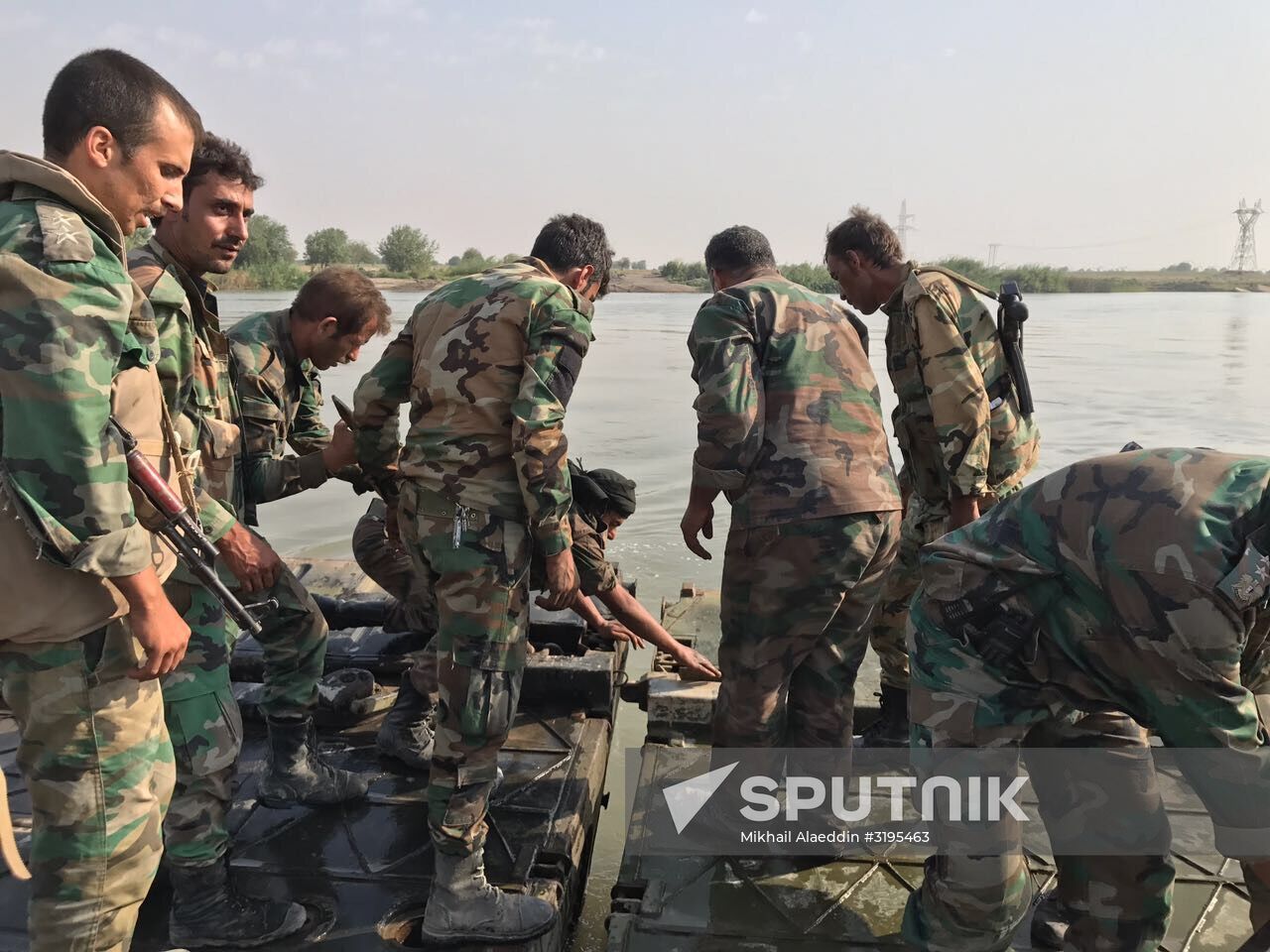 Syrian Army crosses Euphrates River east of Deir ez-Zor
