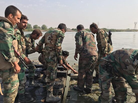 Syrian Army crosses Euphrates River east of Deir ez-Zor