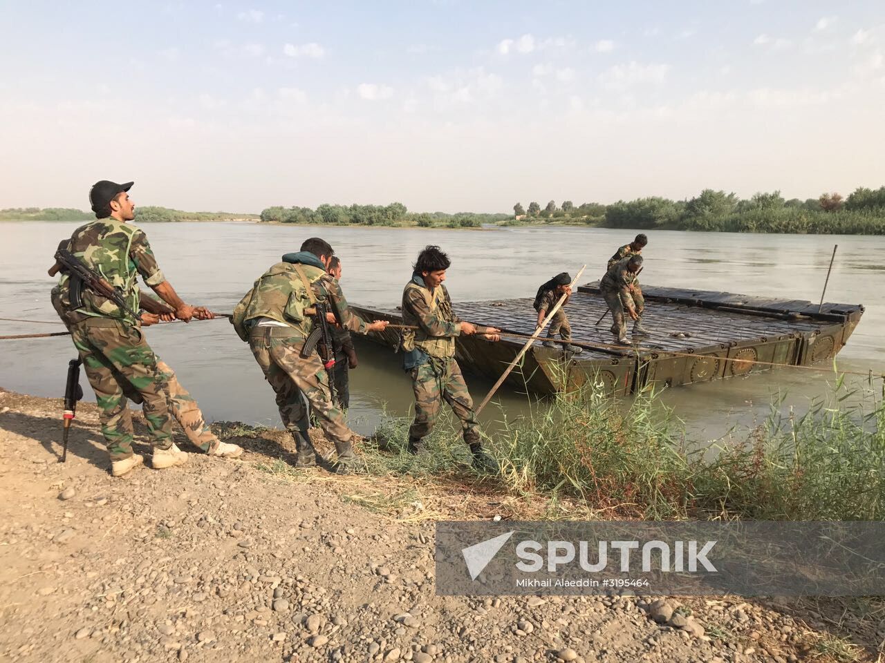 Syrian Army crosses Euphrates River east of Deir ez-Zor