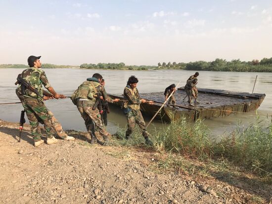 Syrian Army crosses Euphrates River east of Deir ez-Zor