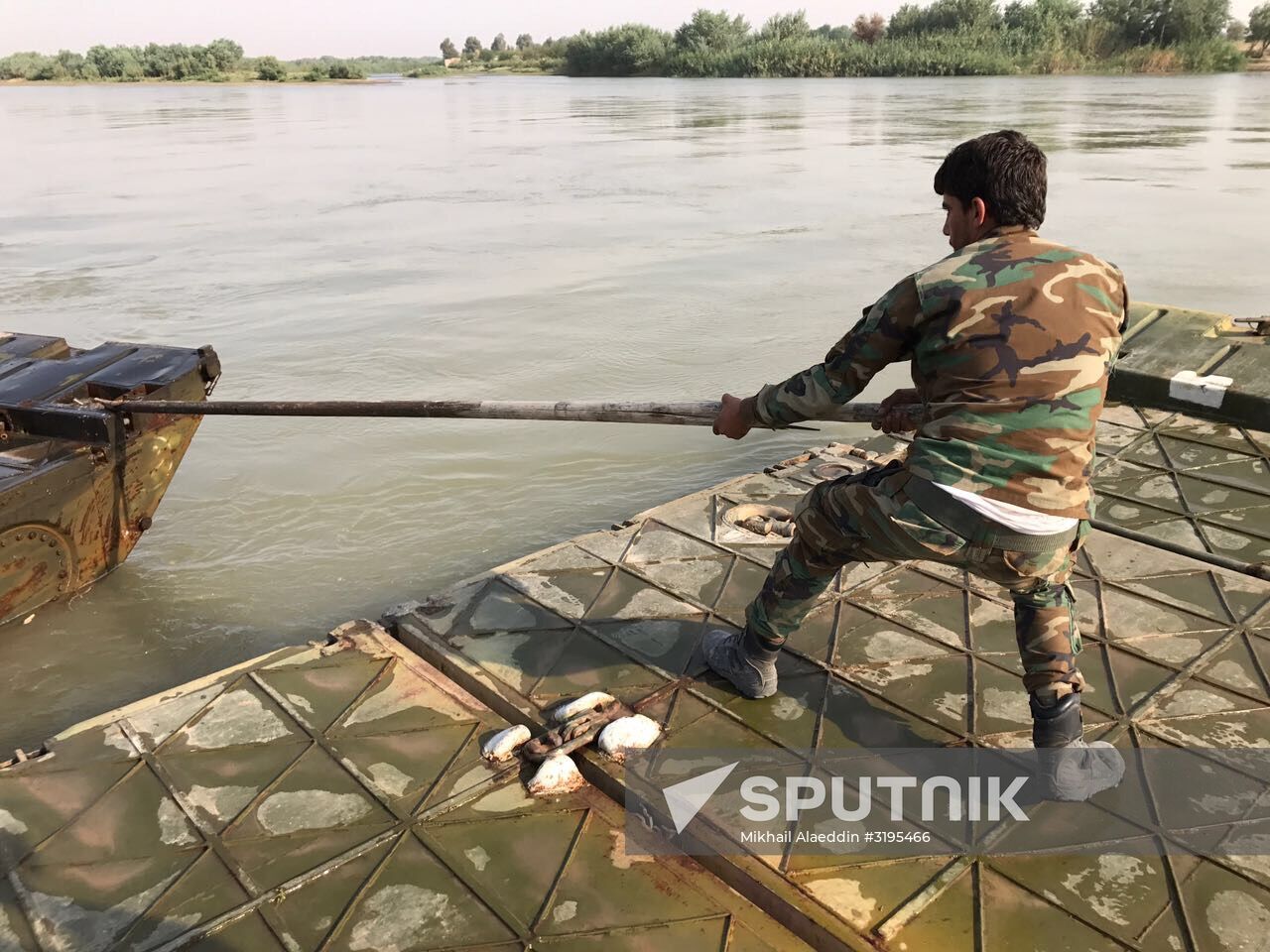 Syrian Army crosses Euphrates River east of Deir ez-Zor