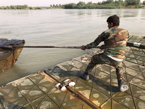 Syrian Army crosses Euphrates River east of Deir ez-Zor