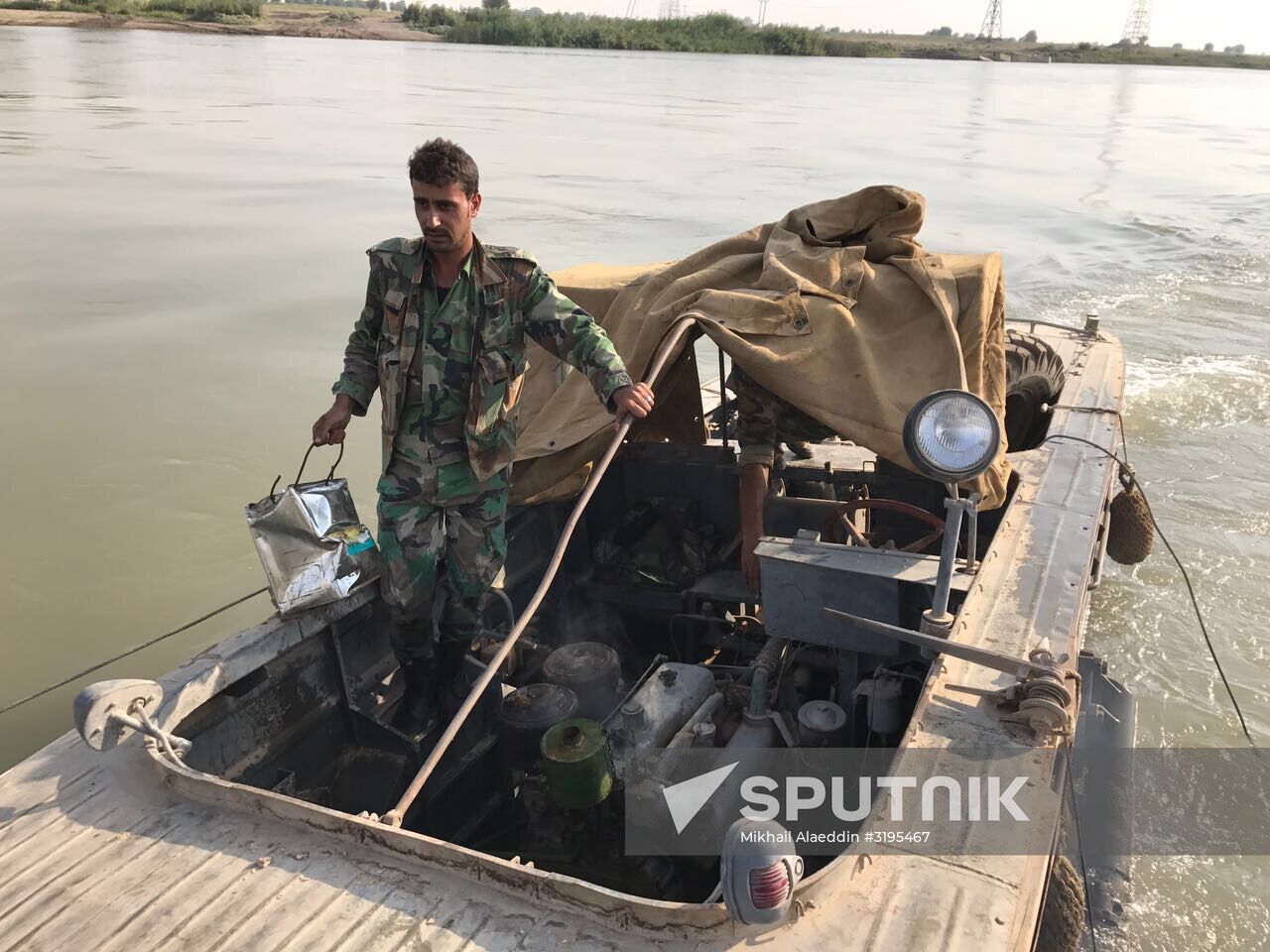 Syrian Army crosses Euphrates River east of Deir ez-Zor