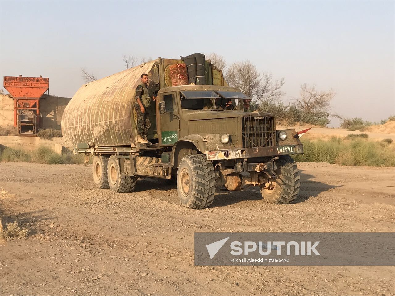 Syrian Army crosses Euphrates River east of Deir ez-Zor