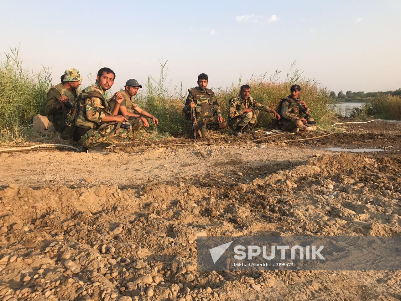 Syrian Army crosses Euphrates River east of Deir ez-Zor