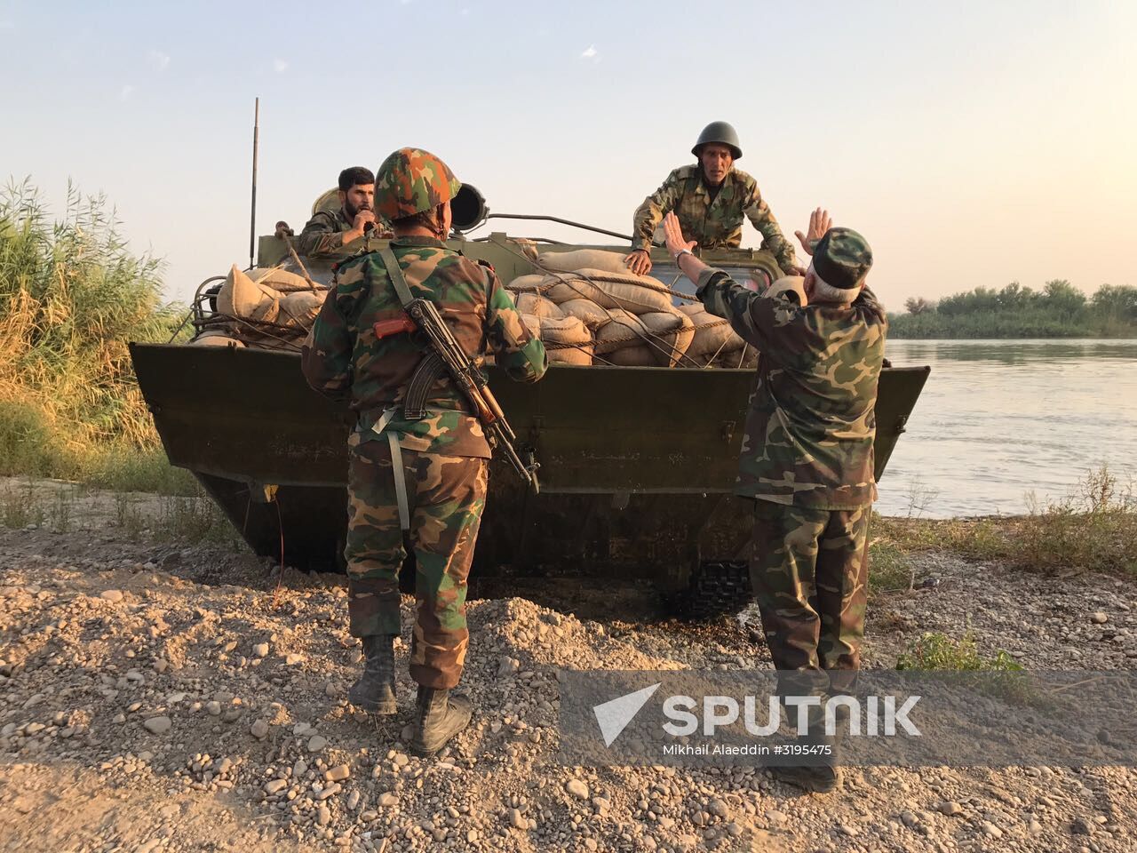 Syrian Army crosses Euphrates River east of Deir ez-Zor