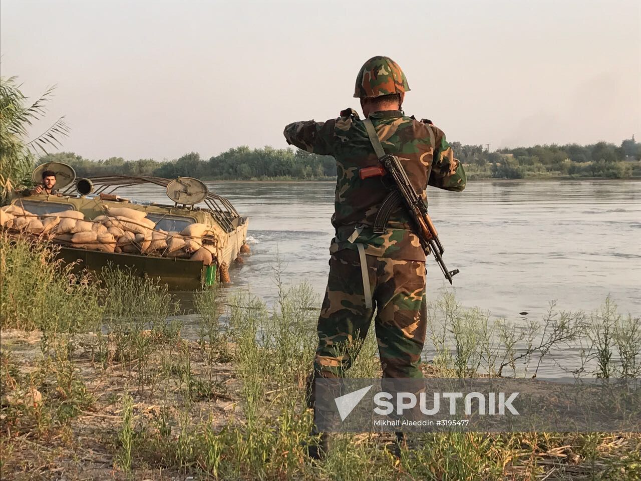 Syrian Army crosses Euphrates River east of Deir ez-Zor