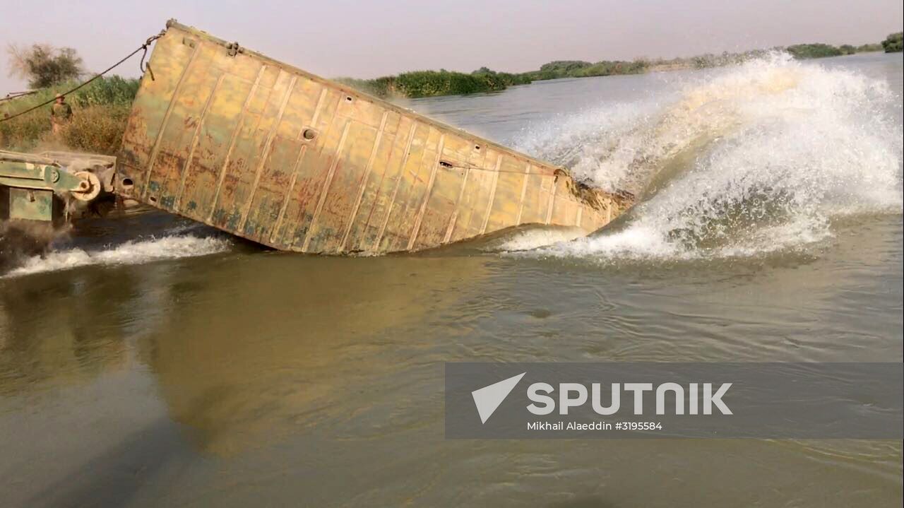 Syrian Army crosses the Euphrates River near Deir ez-Zor